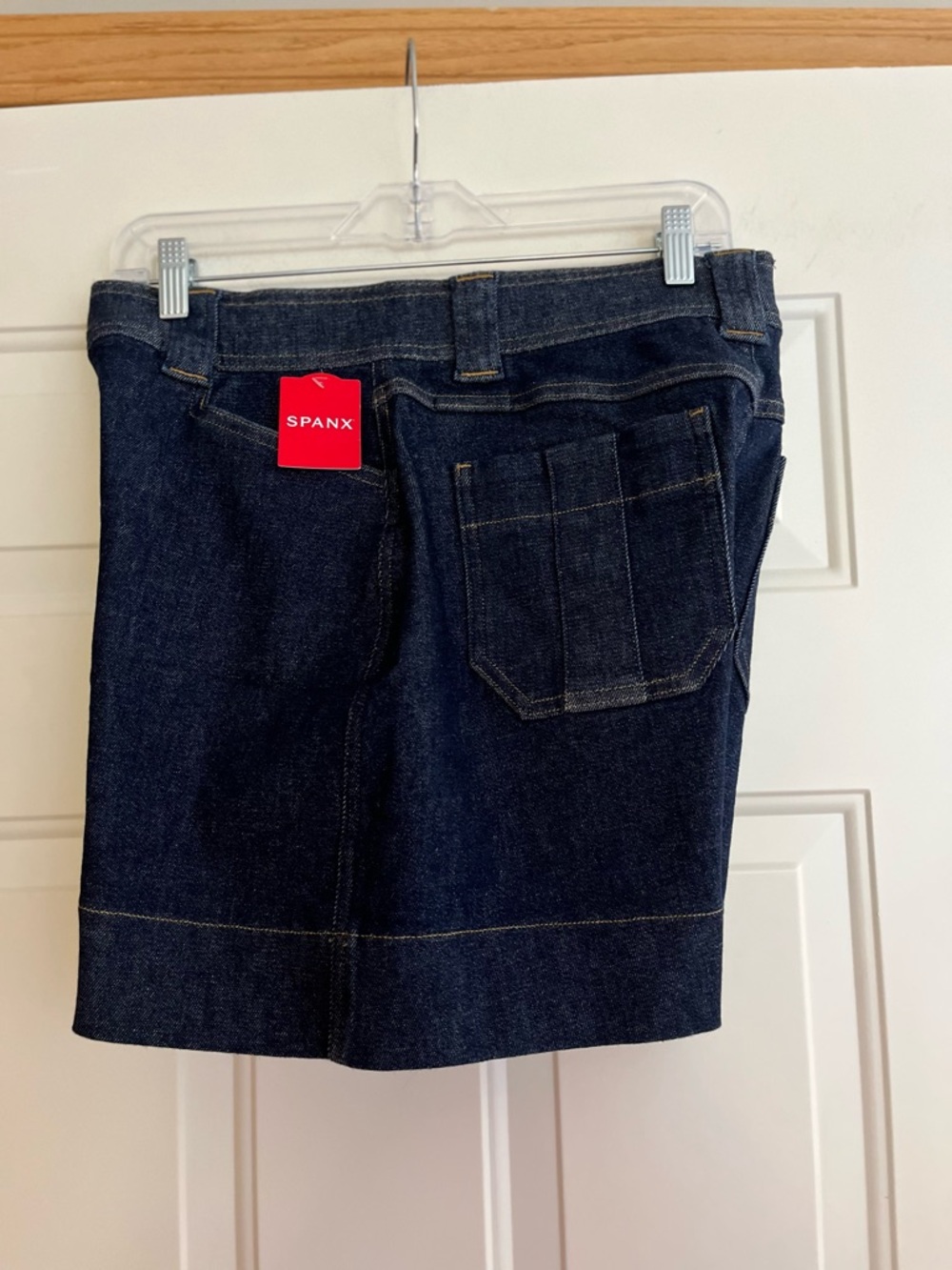 New women’s Spanx dark wash denim pull on trouser short. Size medium. - Picture 3 of 13